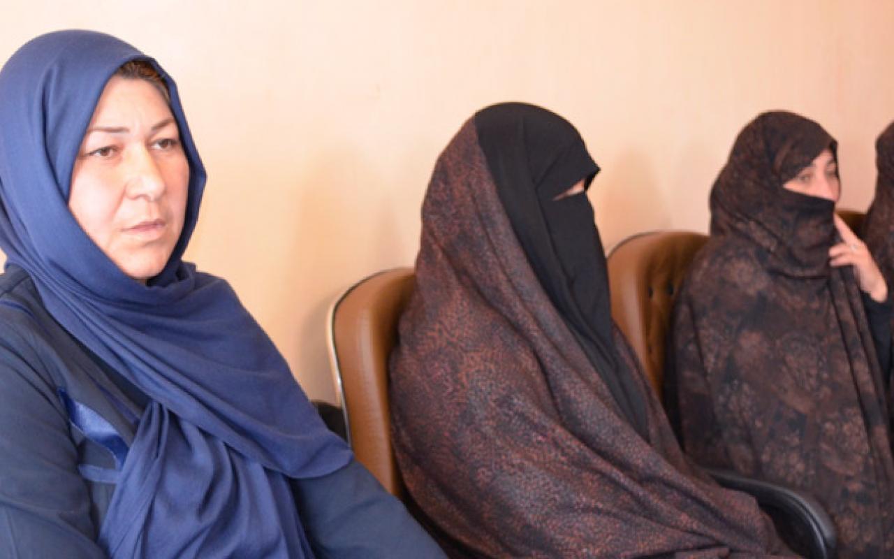 Fighting For Women S Rights In Afghanistan A Door To Door Job Oxfam International