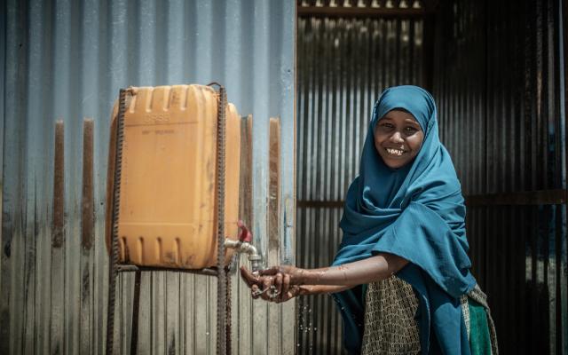 Aisha is one of Docoloha's community health promoters. Together with other women, she trains the community on hygiene, water and waste management. Credit: Pablo Tosco/Oxfam Aisha is one of Docoloha's community health promoters. Together with other women, she trains the community on hygiene, water and waste management. Credit: Pablo Tosco/Oxfam
