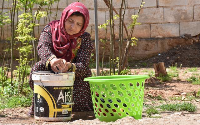 Sarah, 37, single mother of six, washing laundry. On top of her two jobs she cooks, cleans, and cares for her children and is also trying to grow some vegetables in the garden to improve their diet. Photo credit: Islam Mardini/Oxfam Sarah, 37, single mother of six, washing laundry. On top of her two jobs she cooks, cleans, and cares for her children and is also trying to grow some vegetables in the garden to improve their diet. Photo credit: Islam Mardini/Oxfam