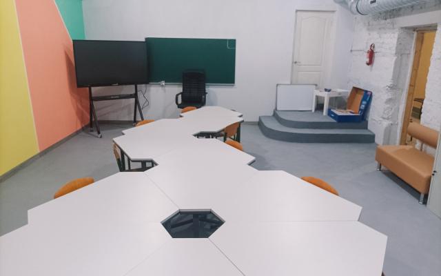 One of the classrooms in the newly reconstructed shelter. Photo courtesy of The Tenth of April.