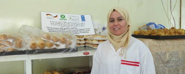 Yasmin, réfugiée syrienne, vit depuis six ans en Irak. Elle a pu monter sa propre boulangerie grâce au Programme de réponse à la crise en Irakienne (ICRRP) financé par le PNUD (Programme des Nations Unies pour le développement). Crédit : Noor Tahir / Oxfam