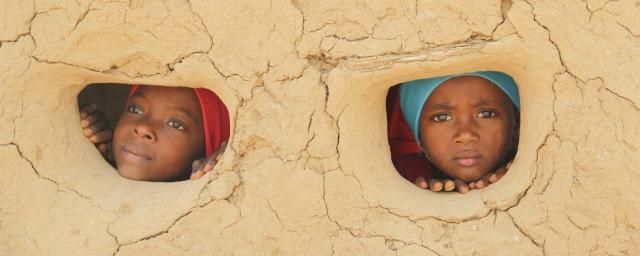 Nour y Samar, distrito de Abs, provincia de Hajjah (Yemen). Crédito: Hind Al-Eryani / Oxfam Nour y Samar, distrito de Abs, provincia de Hajjah (Yemen). Crédito: Hind Al-Eryani / Oxfam