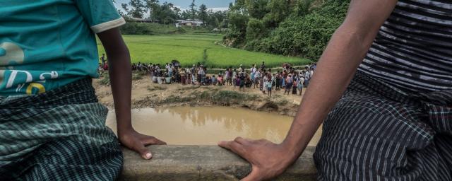 Food distribution in Balukhali Camp, Bangladesh. Photo: Tommy Trenchard/Oxfam