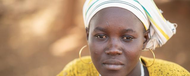 Mariam, 25 ans et mère d’un enfant, a fui son village près de Dablo, au centre-nord du Burkina Faso.