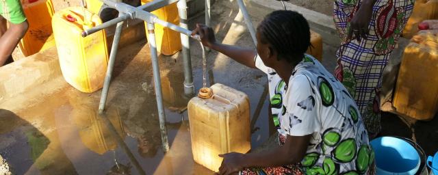 Setting up water points, Central African Republic - Covid-19 response