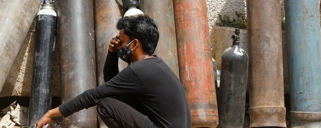 A man waits outside a factory to get his oxygen cylinder refilled, amidst the spread of the coronavirus disease (COVID-19) in New Delhi, India, April 28, 2021.