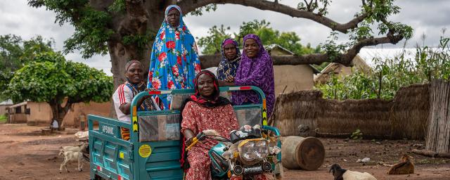 Members of the Tungteiya Women’s Association Shea Butter Processing Center, Diaré rely on the new tricycle they received from Oxfam to help them access markets and move their produce around more easily.