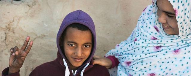 Fahda Bachir Mohamed, 27 ans, née dans le camp de réfugiés de Laâyoune. Aujourd’hui elle y travaille comme monitrice de sensibilisation en nutrition. Fahda Bachir Mohamed, 27 ans, née dans le camp de réfugiés de Laâyoune. Aujourd’hui elle y travaille comme monitrice de sensibilisation en nutrition.