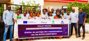 Participants at Forum Civil's workshop on digital rights in Bignona, Senegal holding a ReCIPE project banner while posing for a photo. 