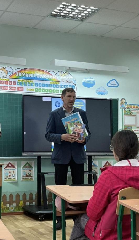 Oleksandr talking to the children at his school. Photo courtesy of Oleksandr